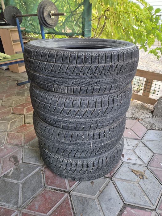 Зимняя резина Bridgestone Blizzak 215 60 R1 7