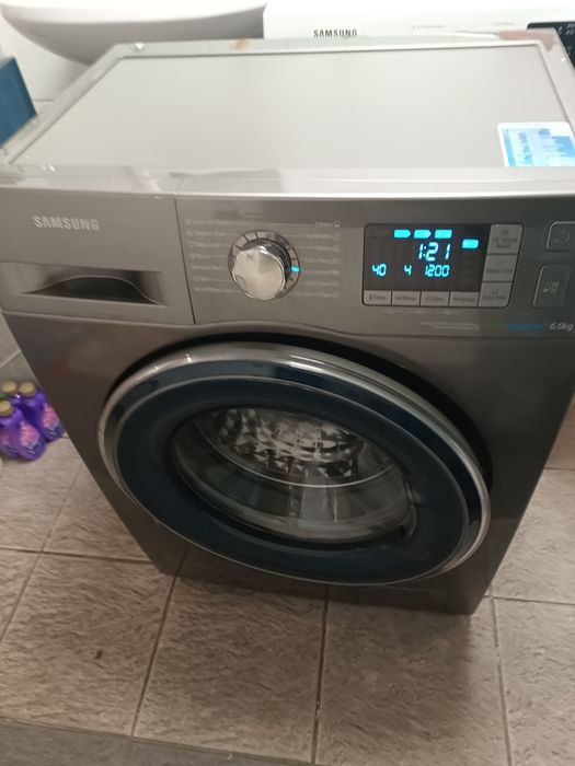 Mașina de spălat Samsung slim..