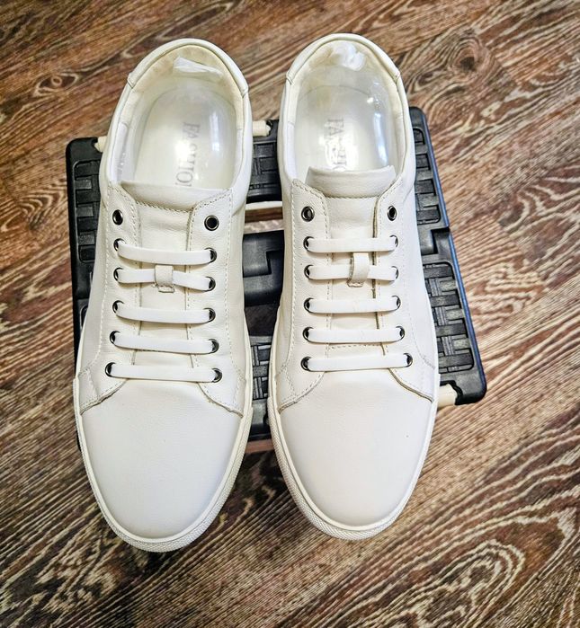 Продам крассовки новые