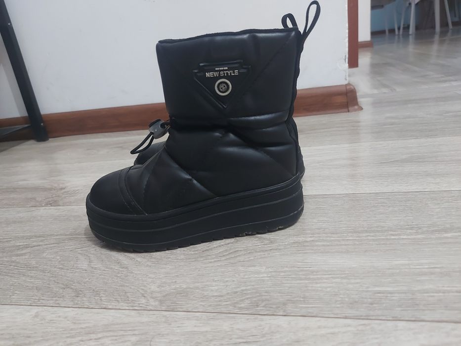 Продам детскую зимнюю обувь