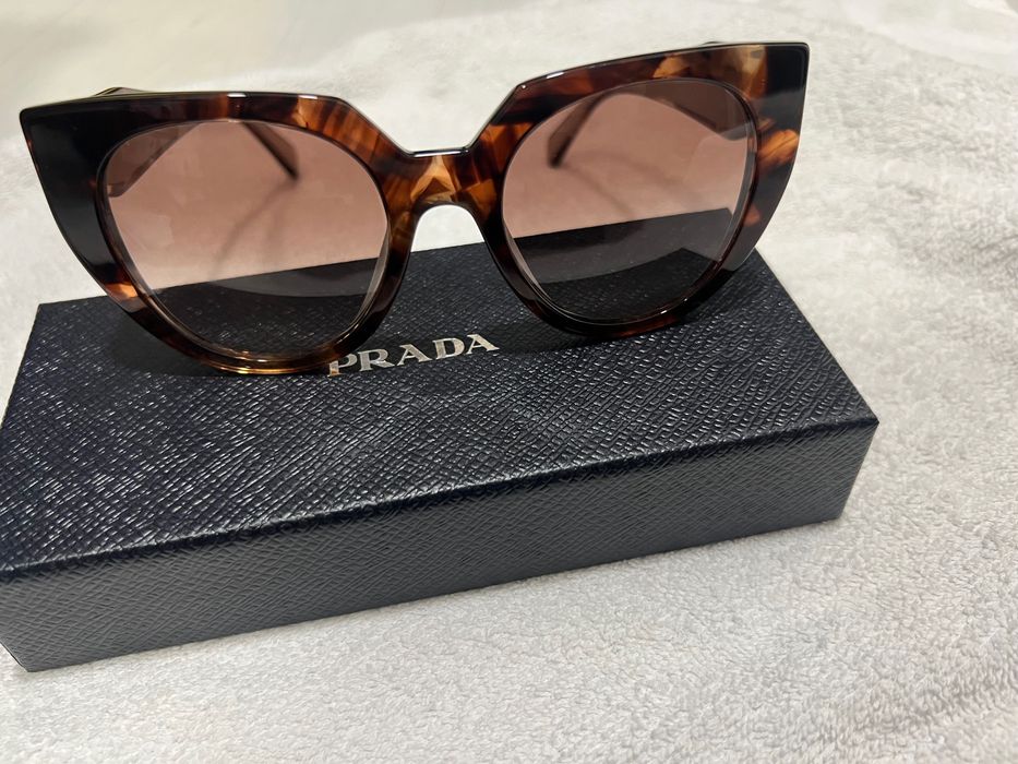 Слънчеви очила Prada