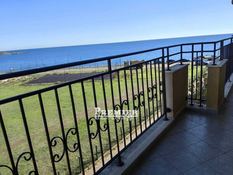 Просторен двустаен апартамент на първа линия в Ахелой