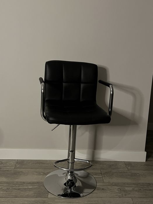 Продаю барный стул