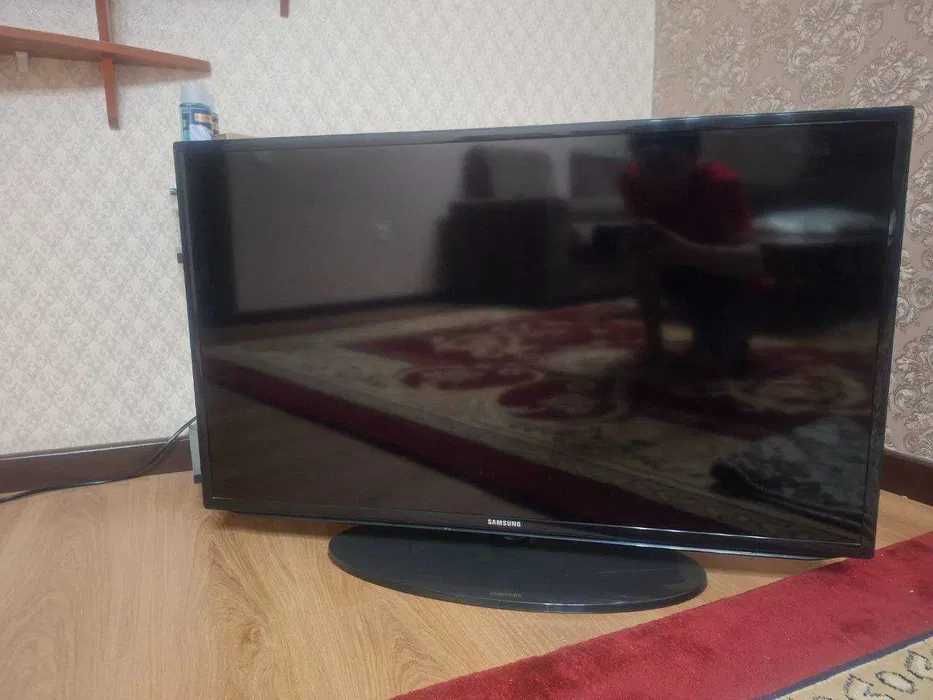 Телевизор SAMSUNG UE40EH5000WXMS
