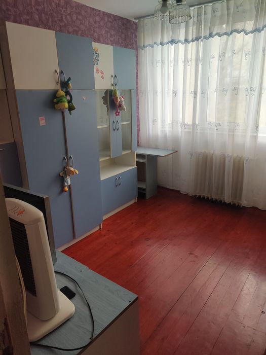 Dau in chirie apartament cu trei camere