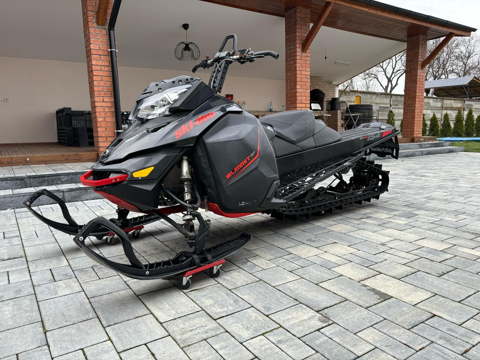 Snowmobil ski doo