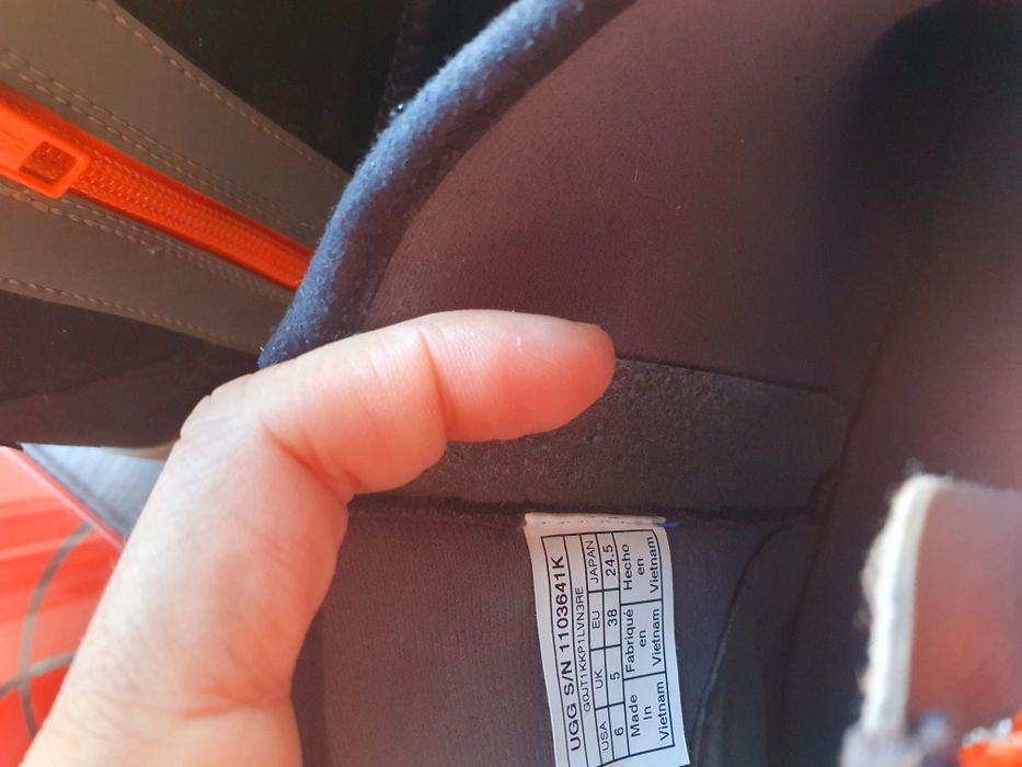 Vand Ugg baieti marimea 38