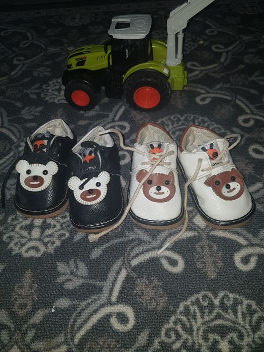 Papucei piele cu chitaitoare  măr 19