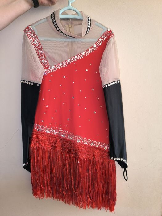 Продам платье для выступлений по фигурному  катанию.