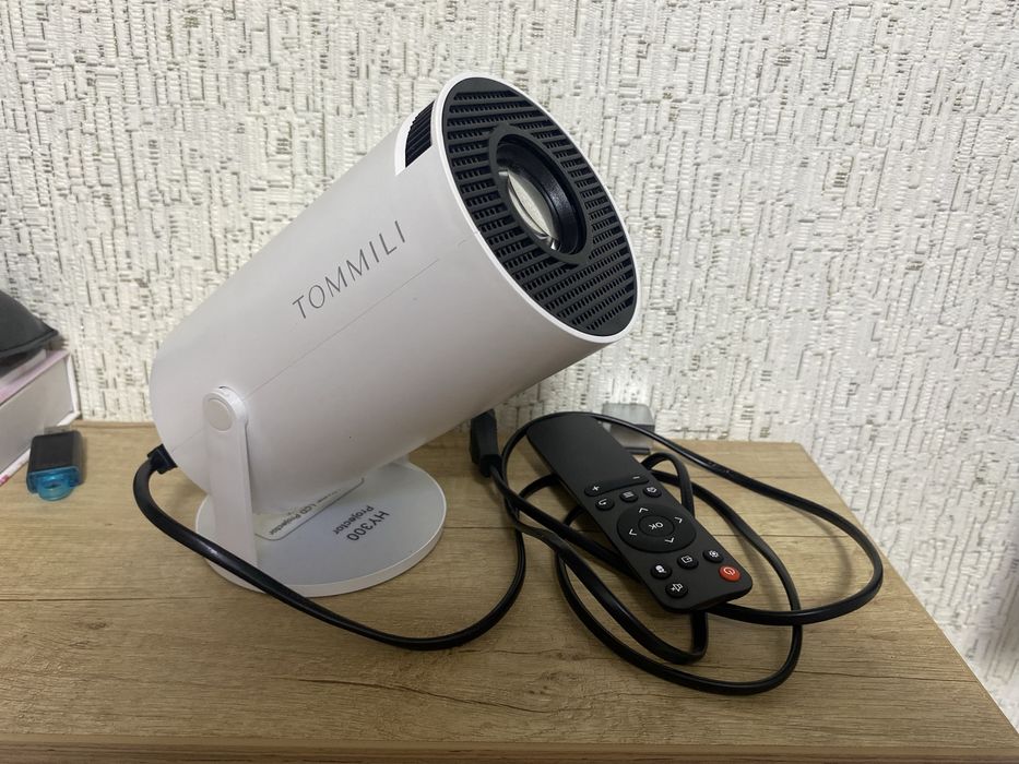 Проектор Tommili