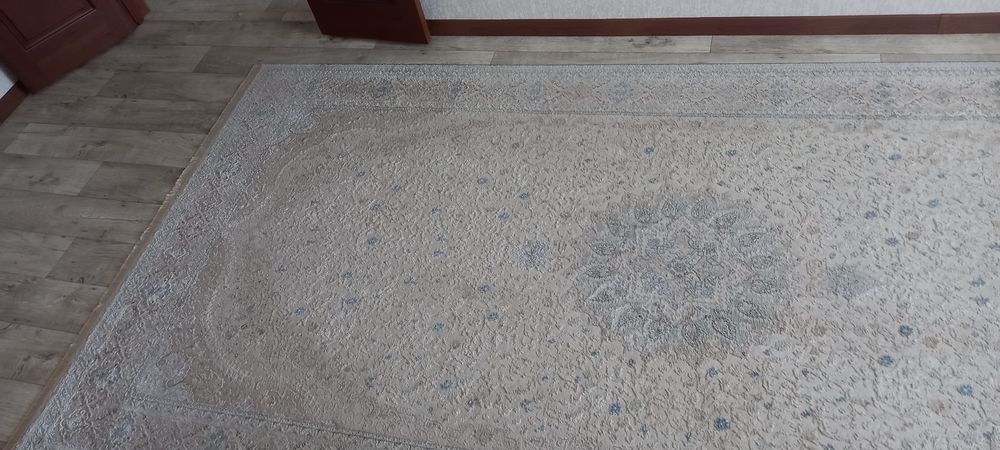 Продам красивый ковёр 2×4