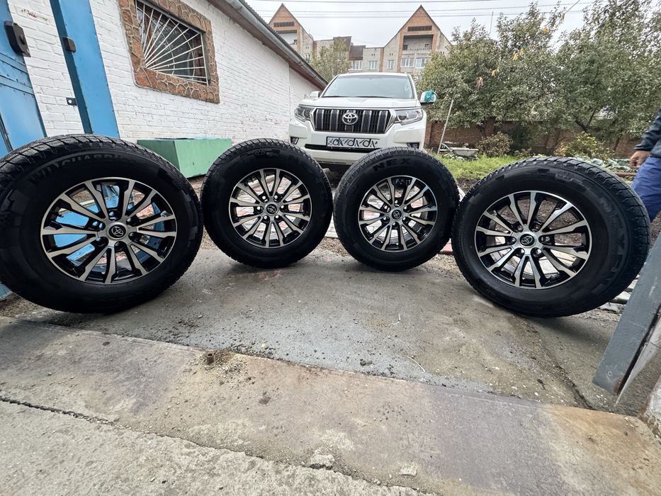 Продам комплек зимних шин с дисками 265/65/17