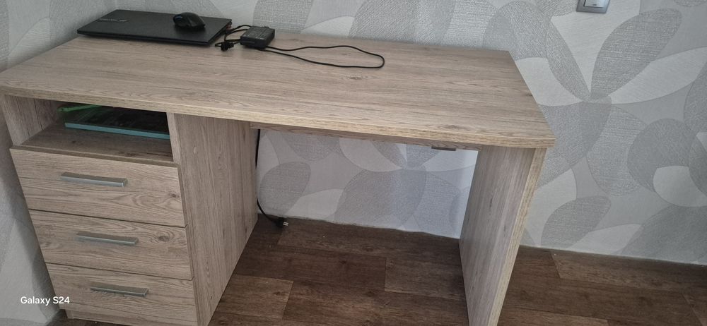 Стол письменный продам