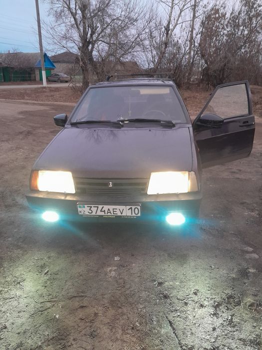 Продам ваз 2109 в хорошем состоянии заводится без проблем работает