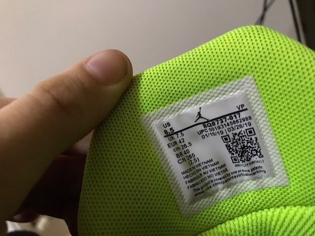 Nike Jordani model 2X3,aproape ca noi