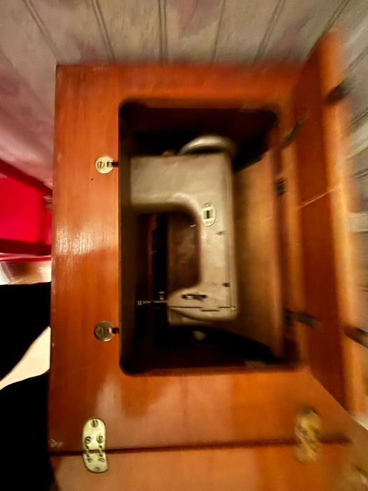 Продам швейную машинку