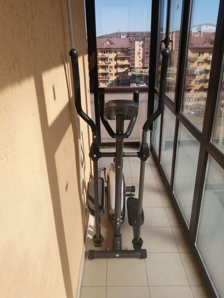 Bicicletă eliptică Techfit E400 fitness