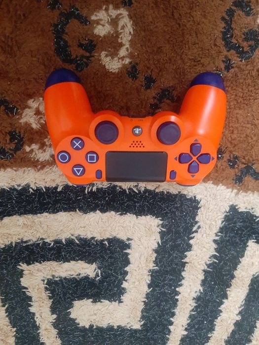 Vând jocuri,ps4 și ps3 și un controller PS4