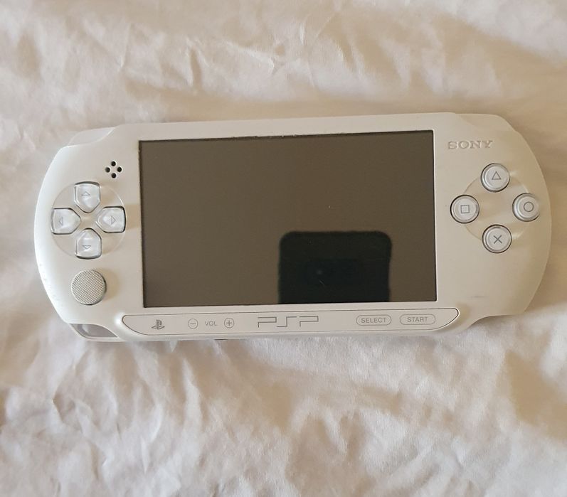 Игравой пристафка Sony PSP E.1008 Белий память 4 gb