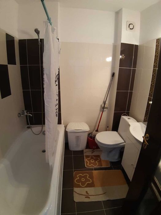 Inchiriez apartament 2 camere zona hotel Europa parcare subterana