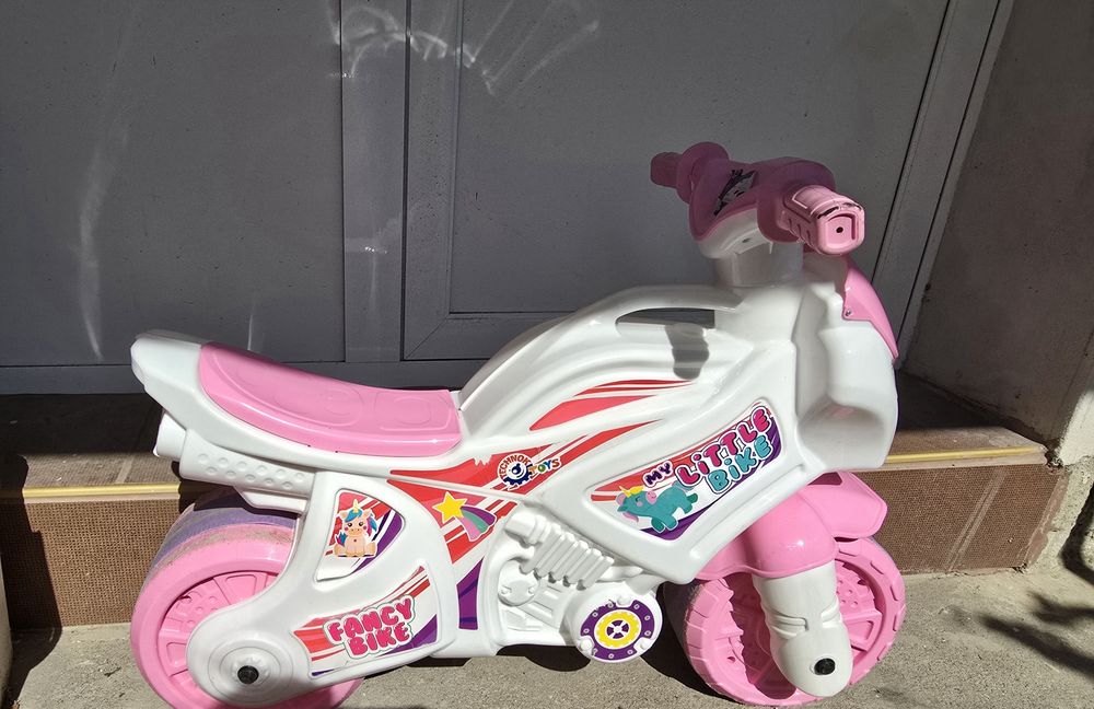 Розов мотор за баланс с бандаж на гумите и дръжка, 72х52х35см