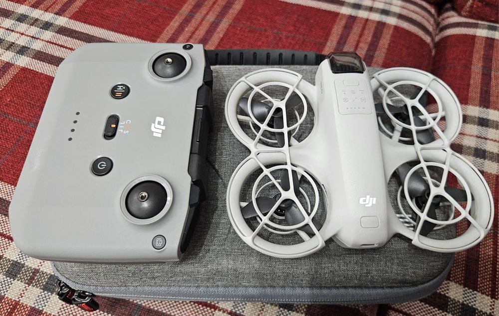 Dronă DJI Neo pachet complet