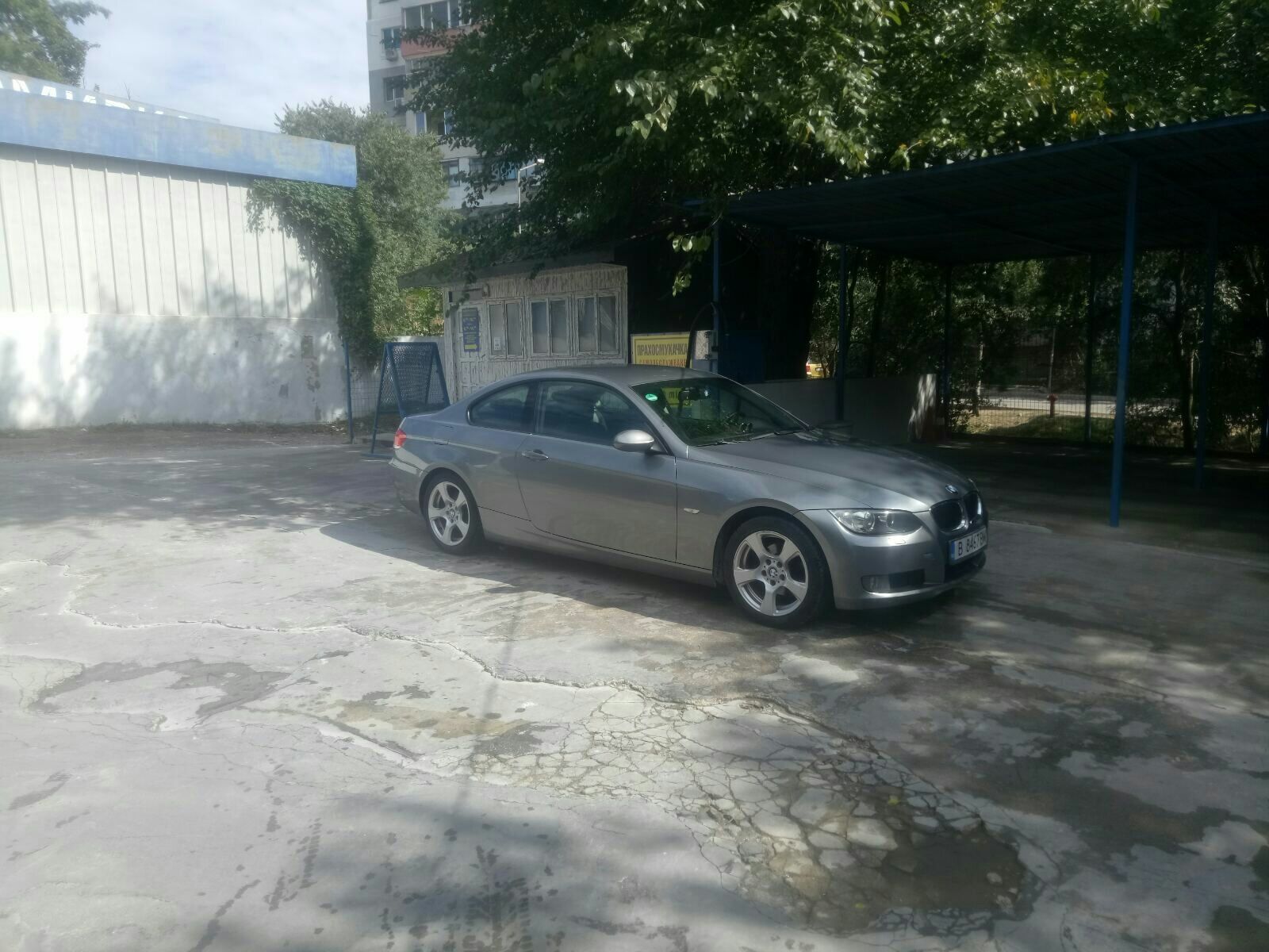 Продавам BMW 320 i