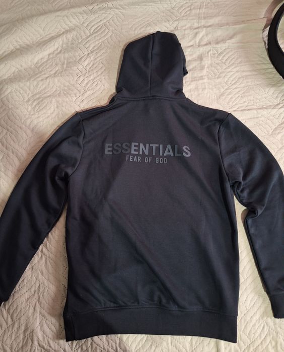 Essentials суичър