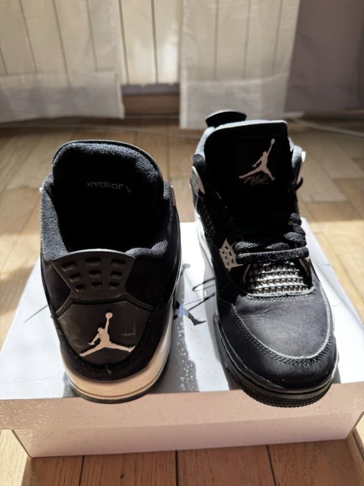 Jordan 4 retro White Thunder