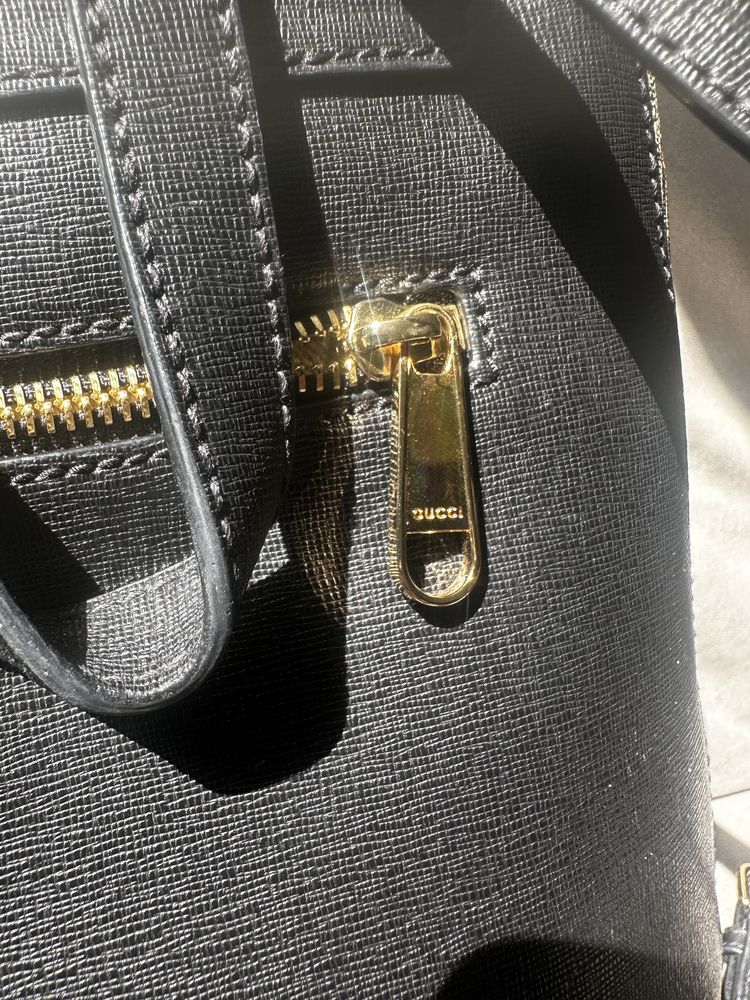Gucci дамска чанта- тип раница