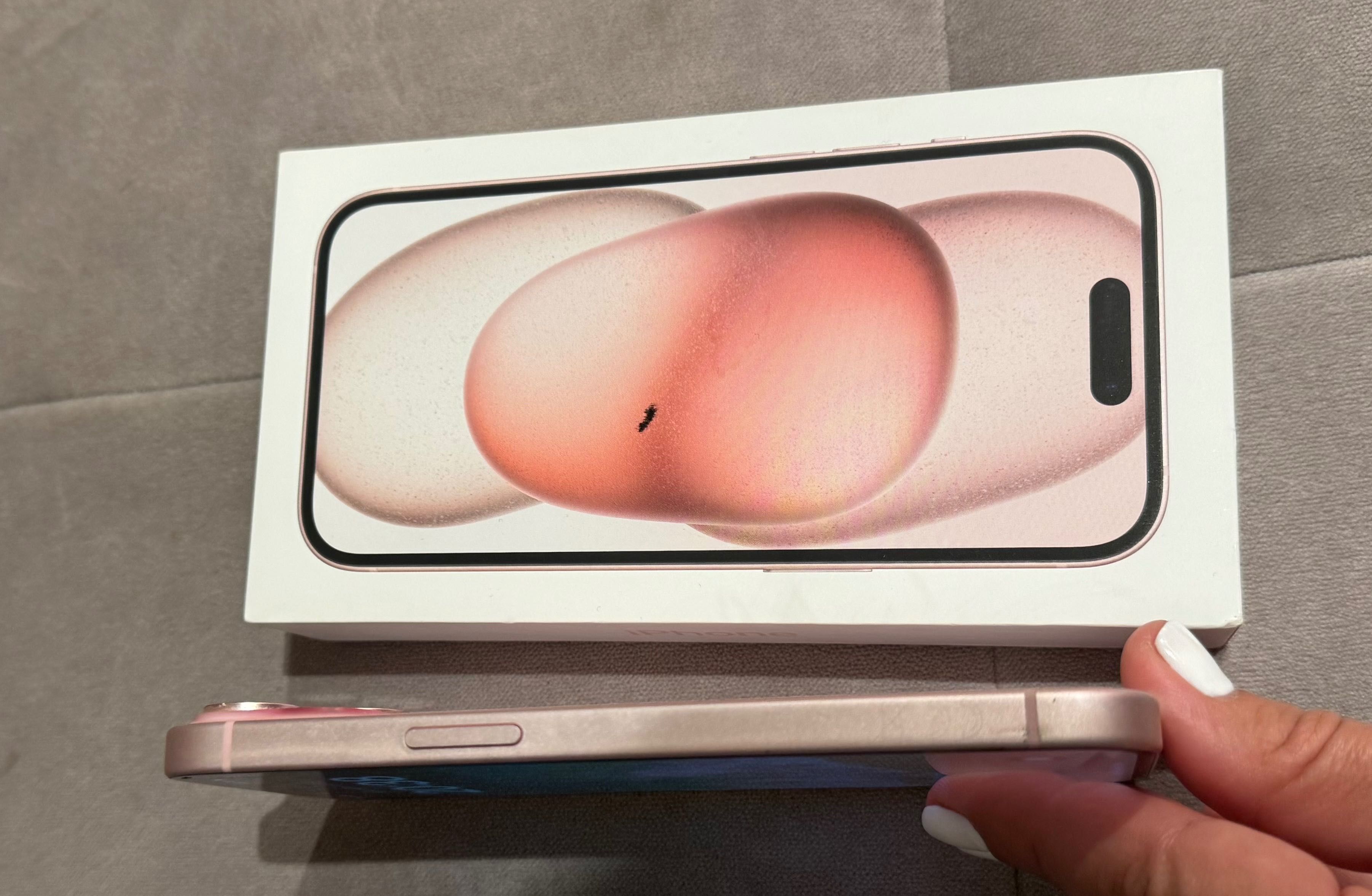 iPhone 15, розов