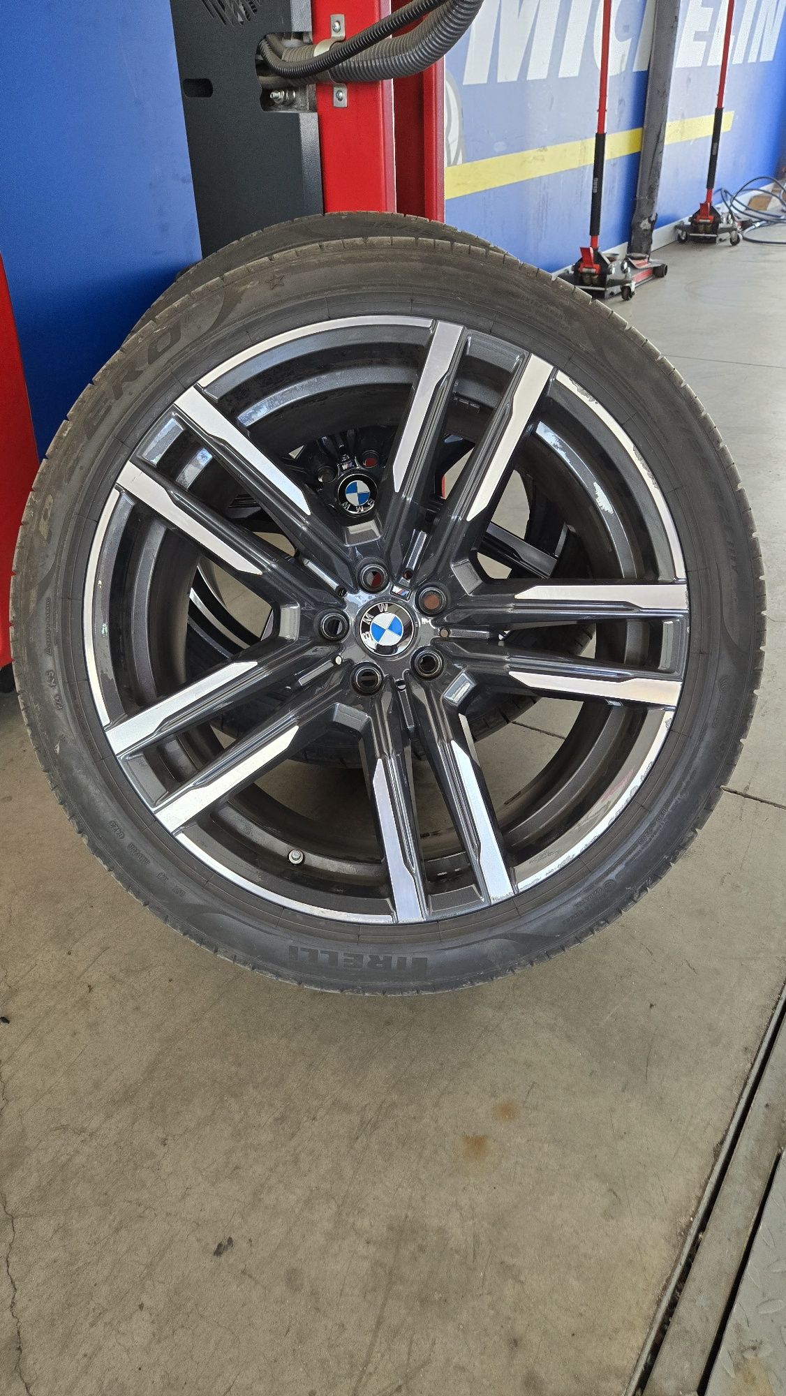 BMW X5 X6 оригинал !!!  джанти с гуми нти  295/35 21 На 315/35 21