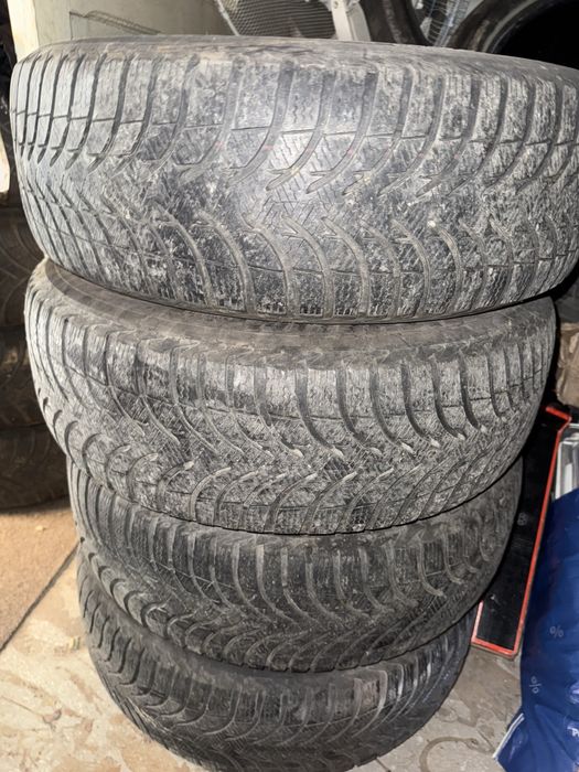 Anvelope de iarnă 195.65.15 Michelin + jante de tabla