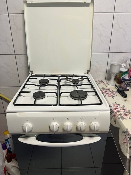 Aragaz,gaz,4 ochiuri si cuptor,Zanussi