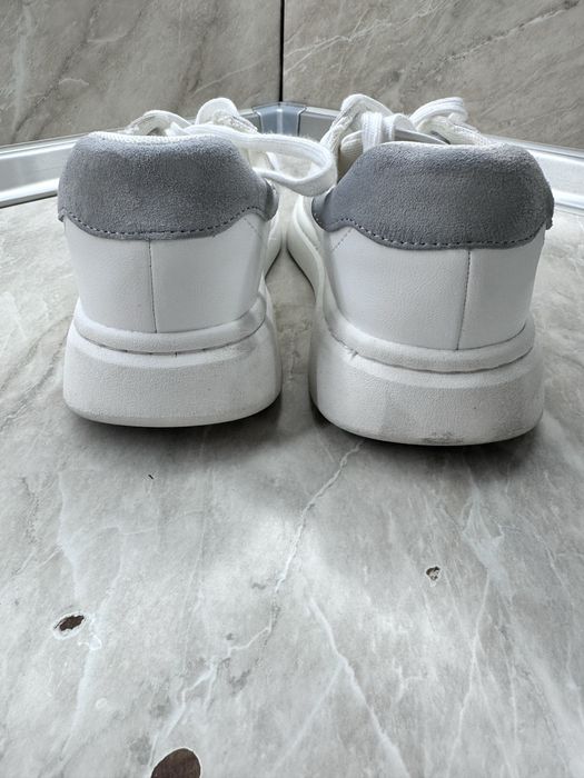 ZARA 38 nomer  Кецовете са употребявани но са доста запазени.