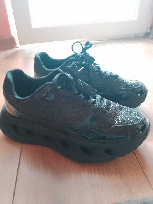 НОВИ ЛАЧЕНИ МАРАТОНКИ, блестящи с пайети. ШИК