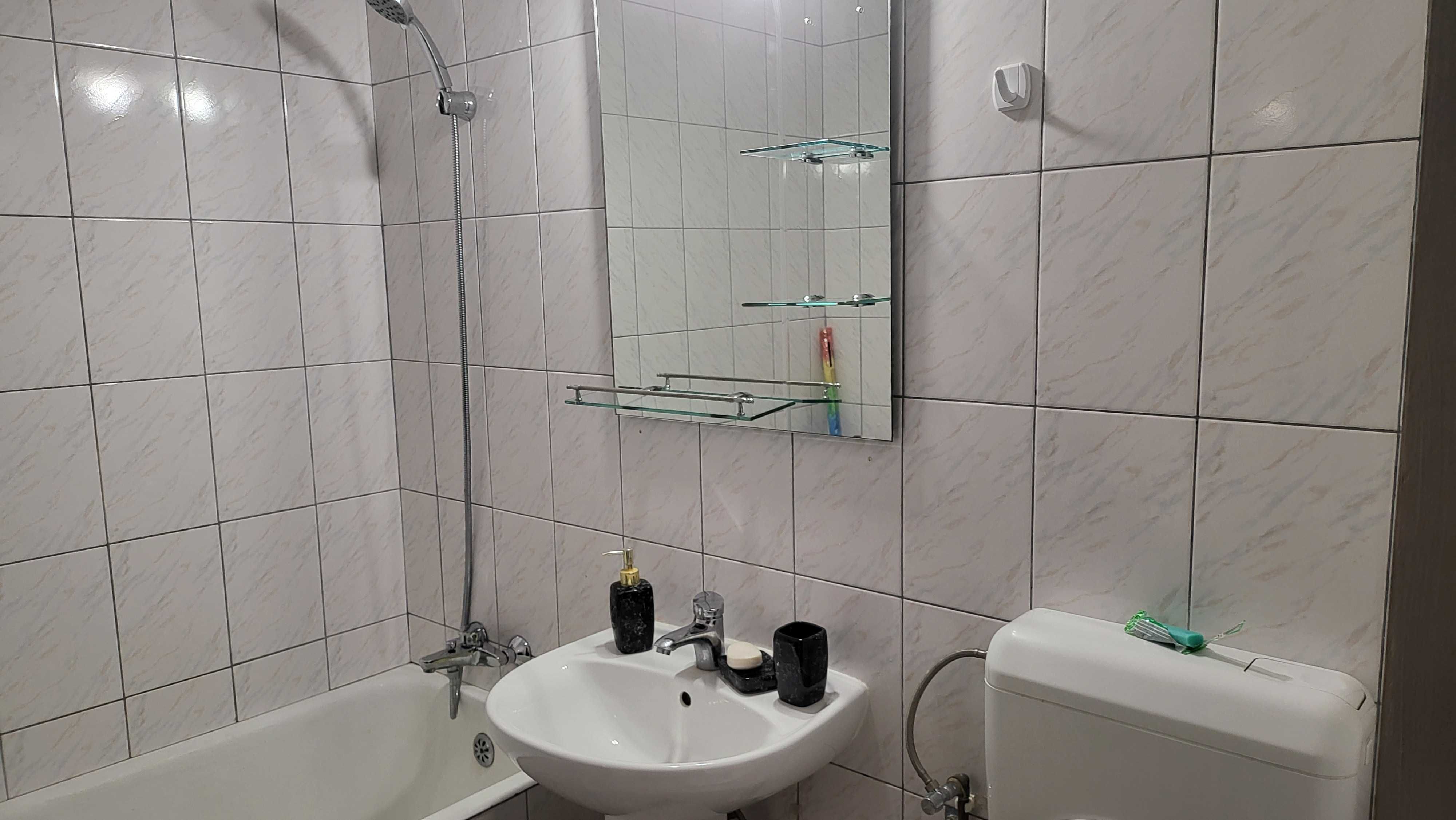 in Giulesti apartament de inchiriat , bonus in anunt