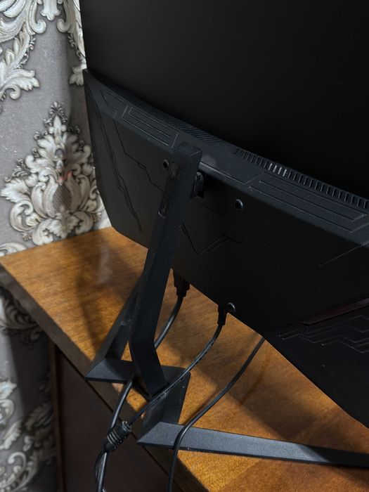 Изогнутый Монитор Axe 27