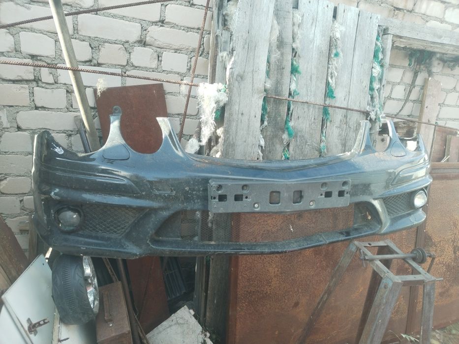 Продам бампер на Мерс 220