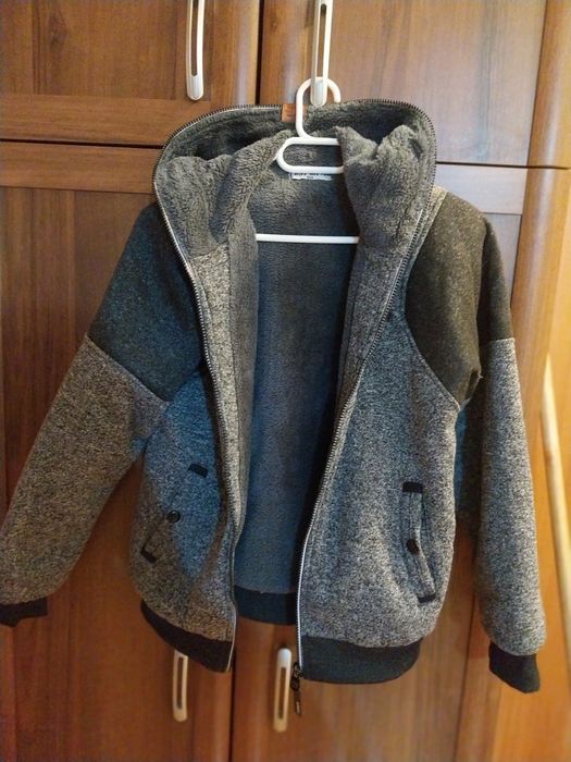 Vind geacâ băieți îmblanita.