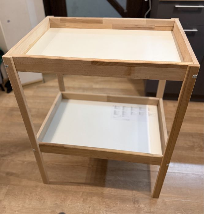 Маса за повиване SNIGLAR