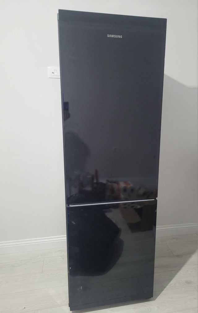 Vand frigider Samsung