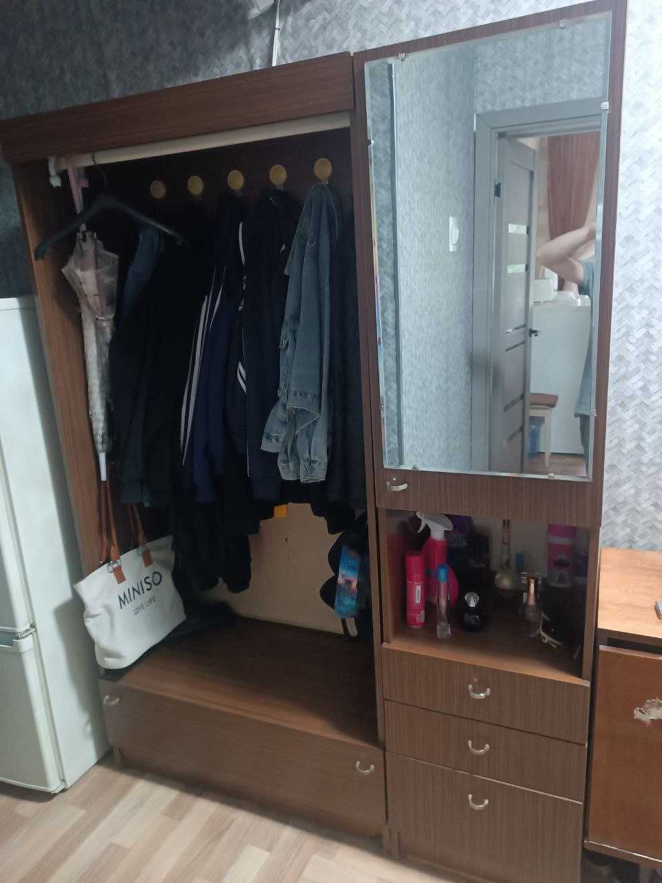 Стенка в прихожую