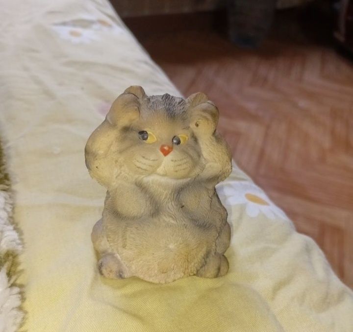 Статуэтка котик.