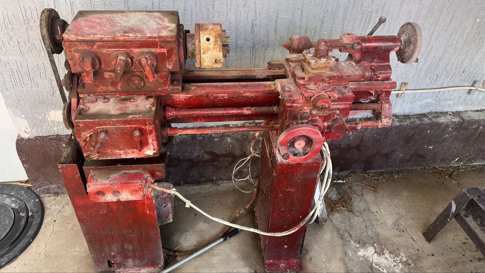 Токарный станок токарь