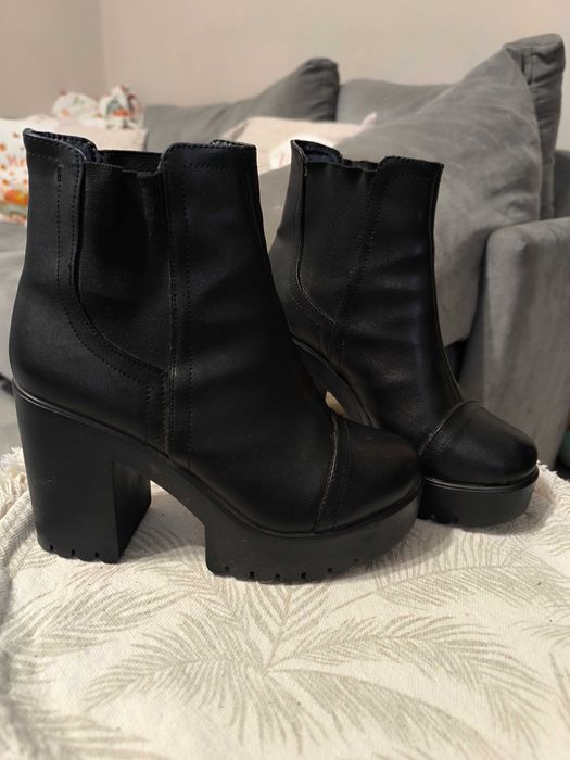 боти с висок, дебел ток