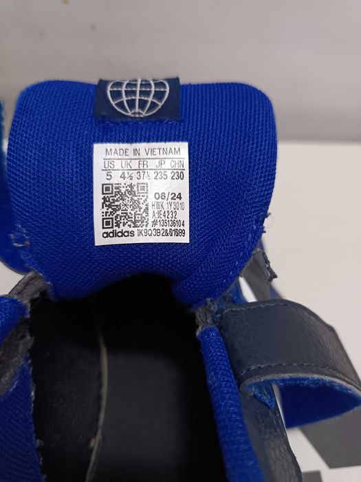 Încălțăminte adidas