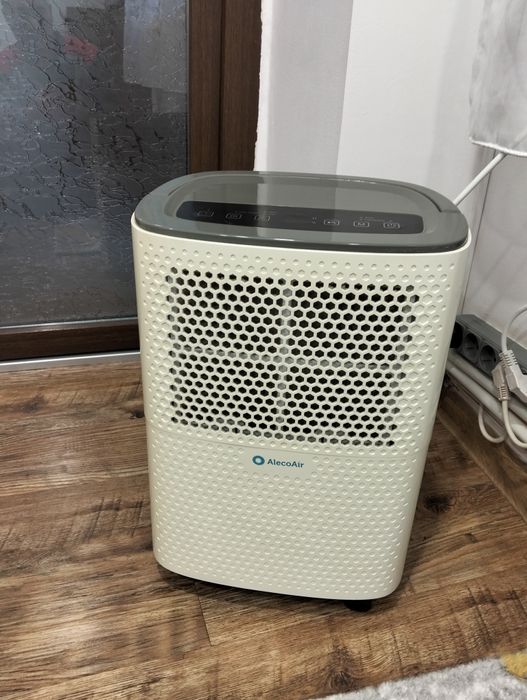 Vând dezumidificator