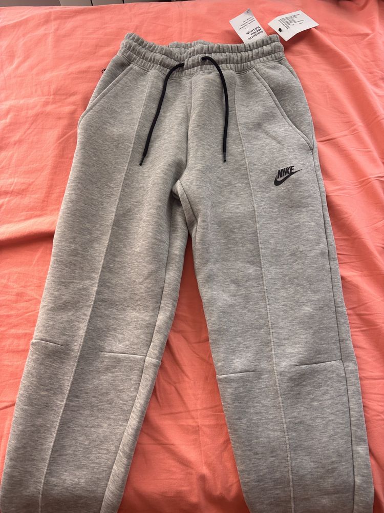 Nike Tech fleece сив дамски xs