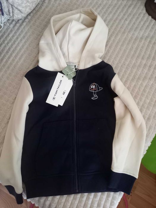 нов суичър за 4-5 г Tom Tailor